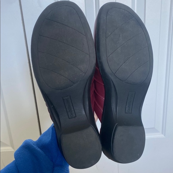 Croft And Barrow Size 8 Burgundy Slip-On Clogs - Picture 9 of 10